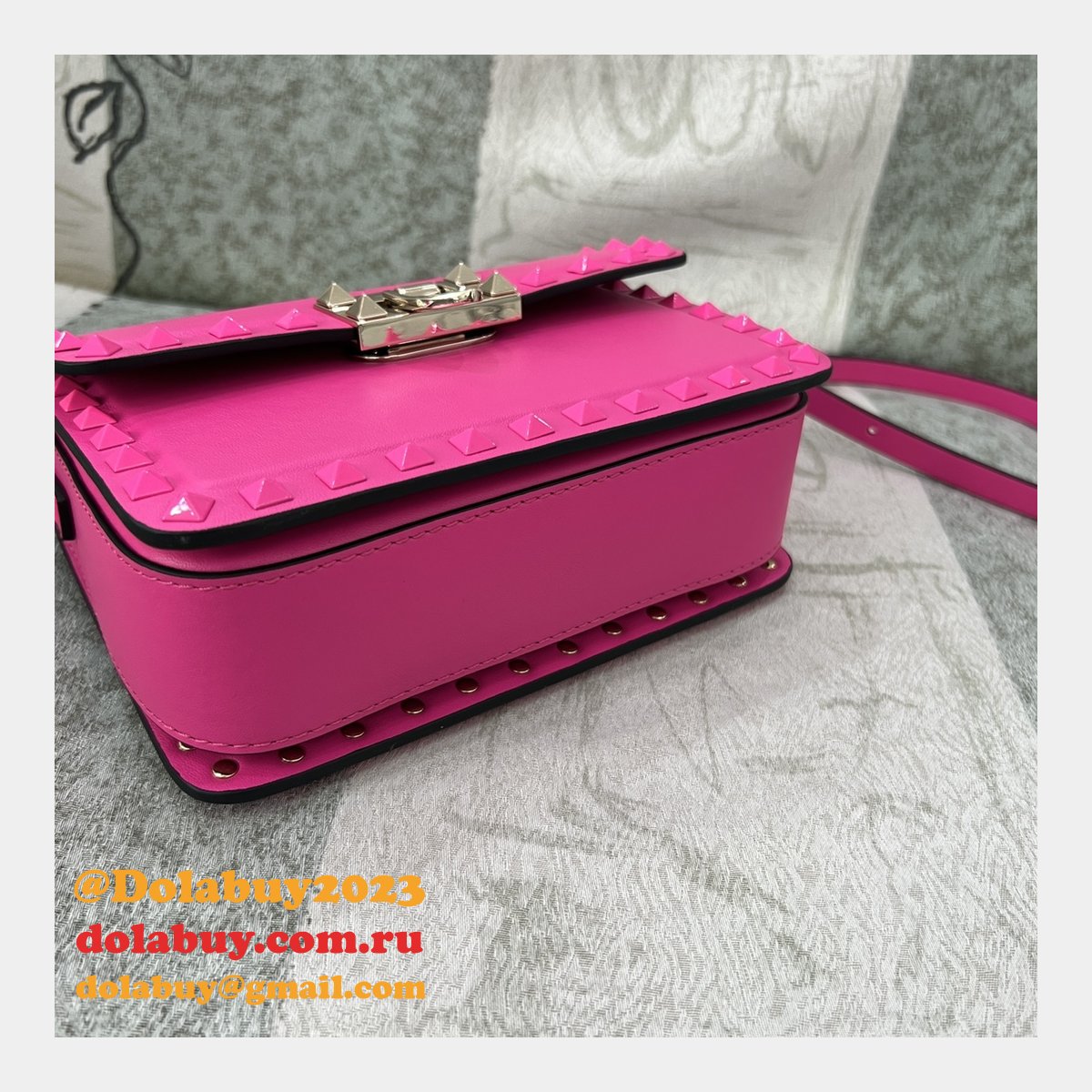 Cheap Fake Valentino Garavani Rockstud Calf Small Bag