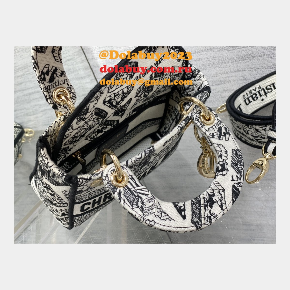 The Fashion Designer Christian Dior 17cm Bags For Sale