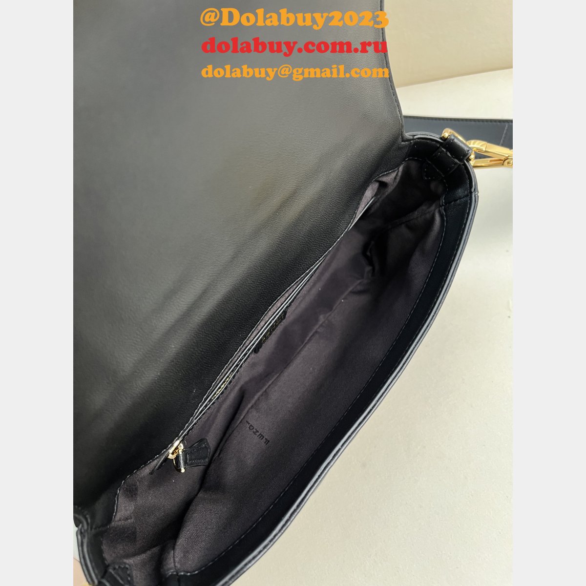 7 Star fendi Iconic Baguette Medium bag 211