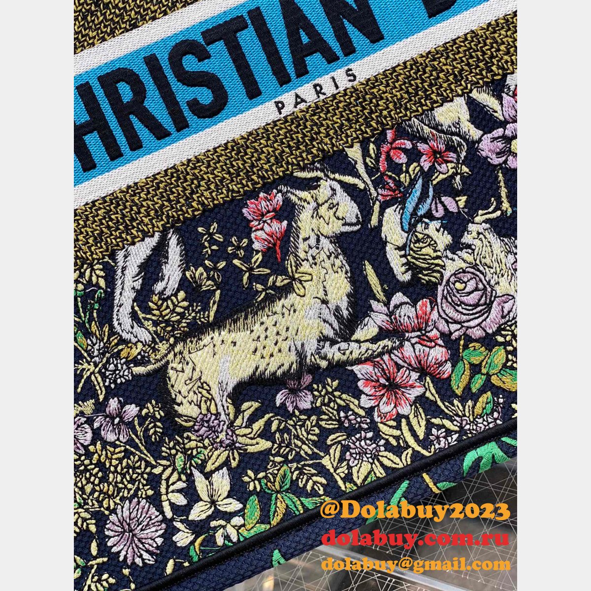 Shop Cheap High Quality 1:1 Replica Dior CD Book Tote bag