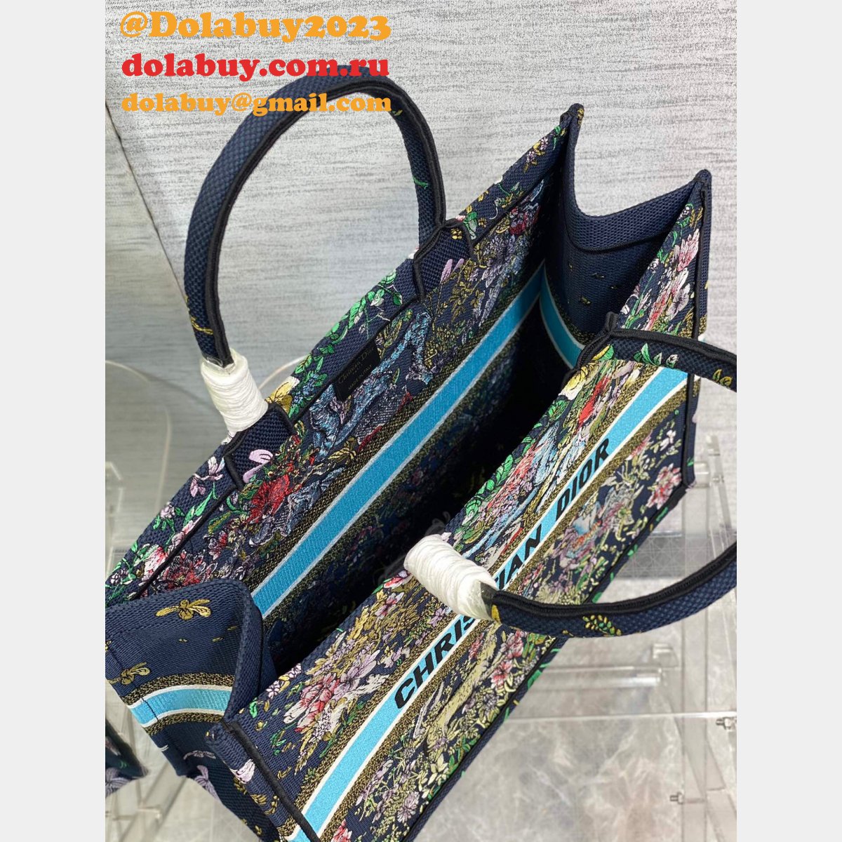 Shop Cheap High Quality 1:1 Replica Dior CD Book Tote bag