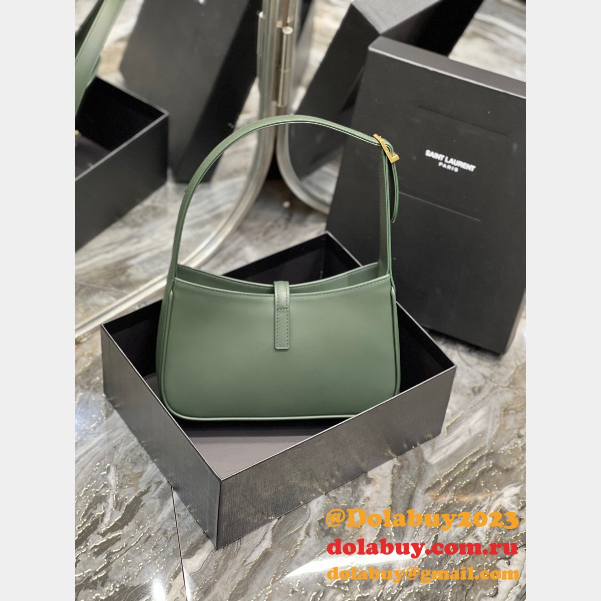 UK Quality Replica Yves Saint Laurent LE 5 À 7 HOBO 657228 BAG