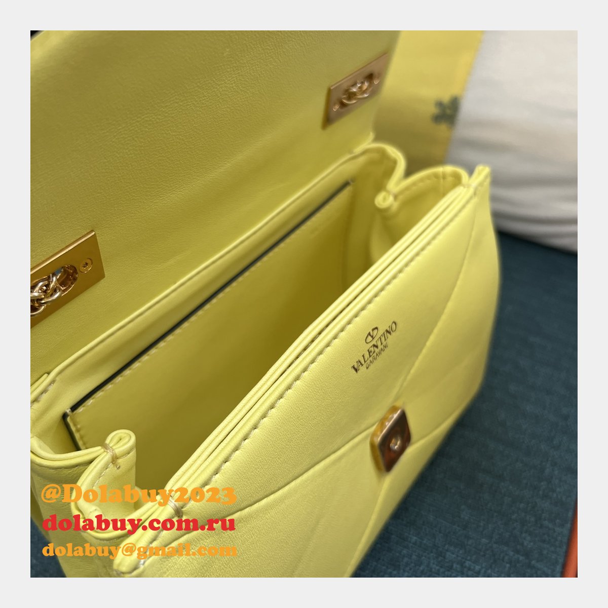 AAA+ Shop Valentino Garavani ONE STUD Chain Handbag