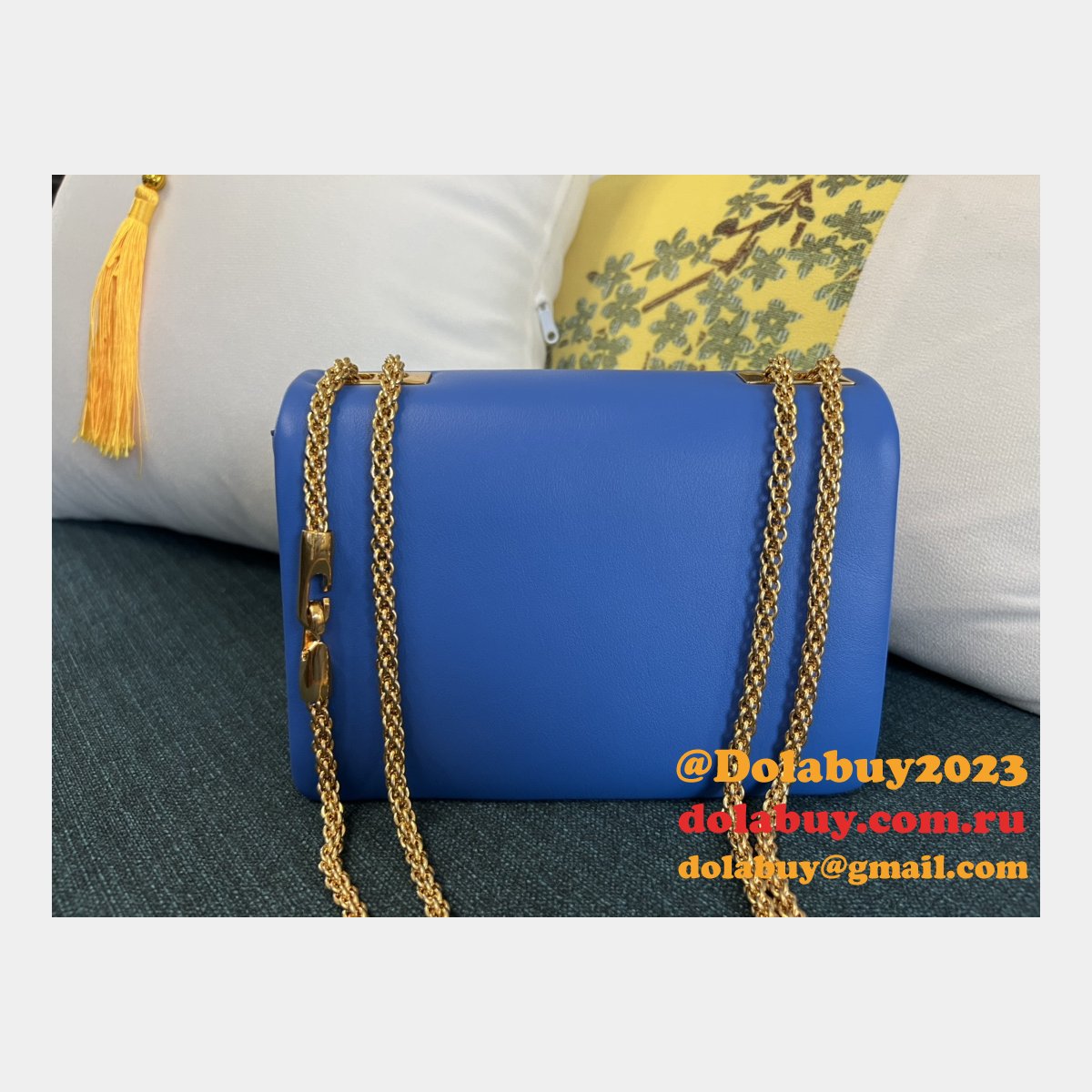 7 Star Valentino Garavani ONE STUD Chain Handbag