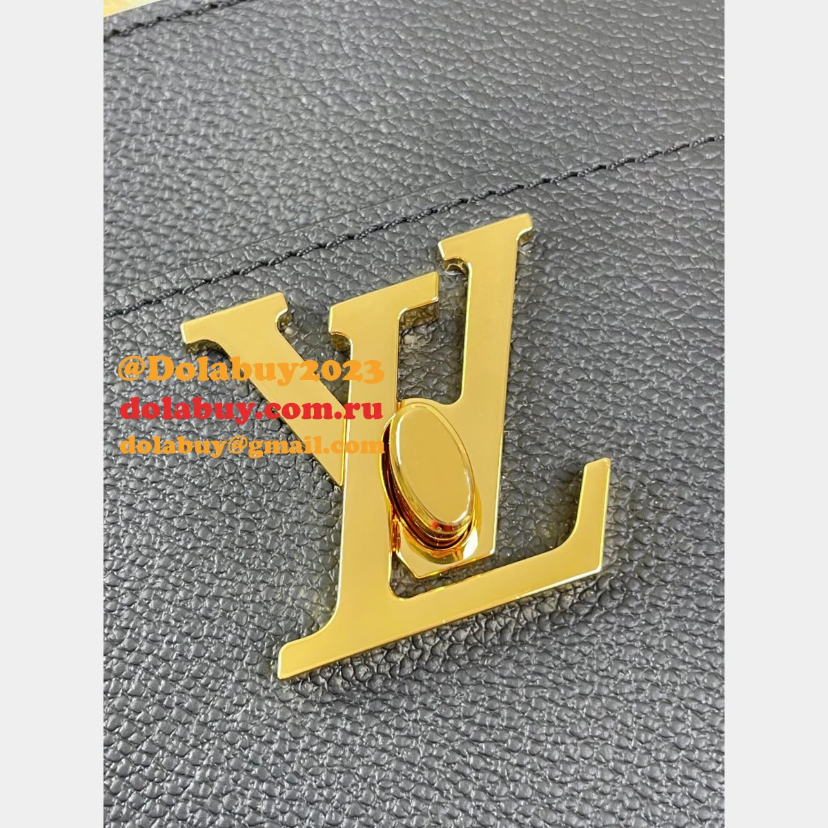 Lock and Walk Lockme M24165/M24006 7 Star Replicas Louis Vuitton Bag