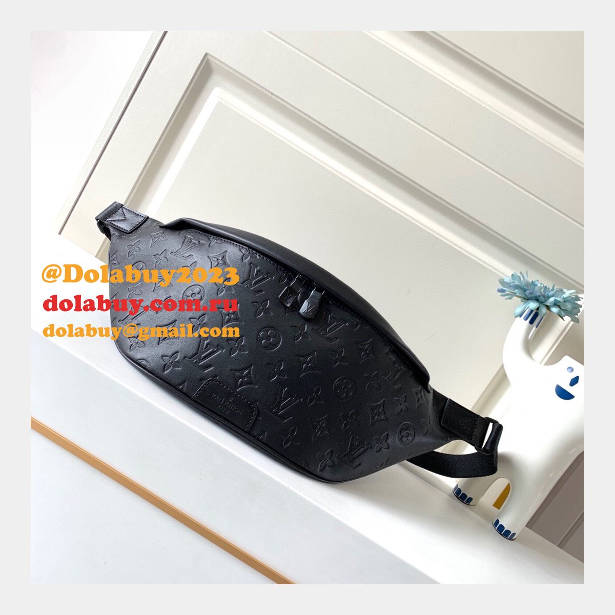 Discovery Bumbag G65 in Black Bags M44388 Replica Louis Vuitton
