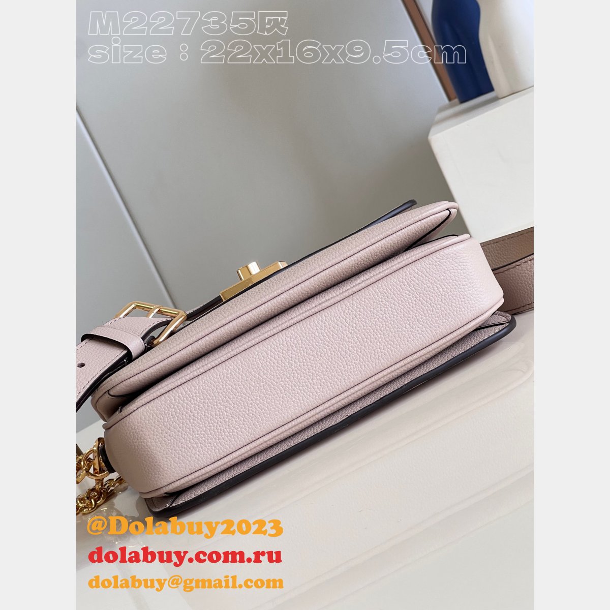 Luxuryin Focuses Oxford Lockme Louis Vuitton Replica M22735 Bag