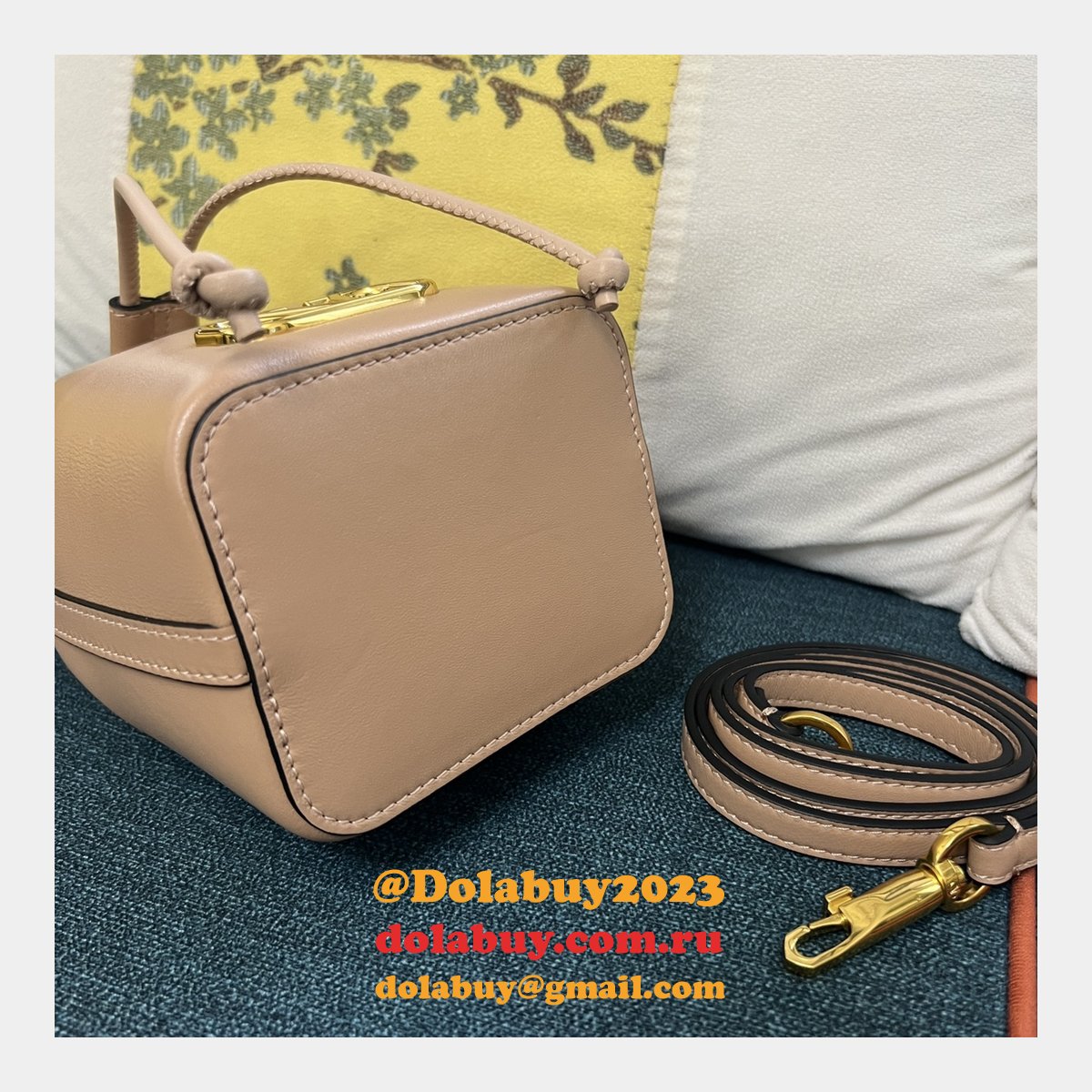 Perfect Wholesale VALENTINO GARAVANI V MINI BASKET HANDBAG