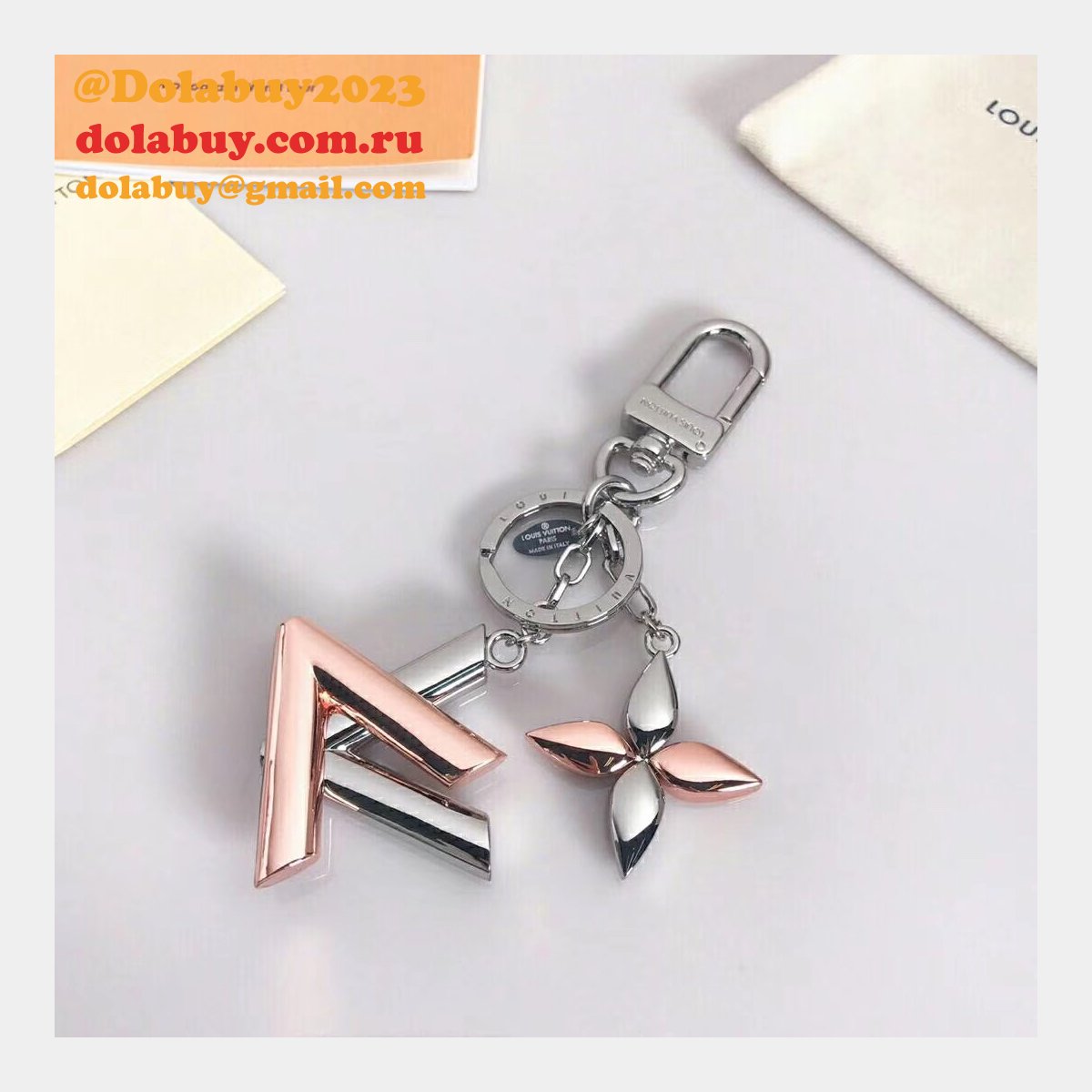 Louis Vuitton Twist bag charm M68197 Gold/silvery