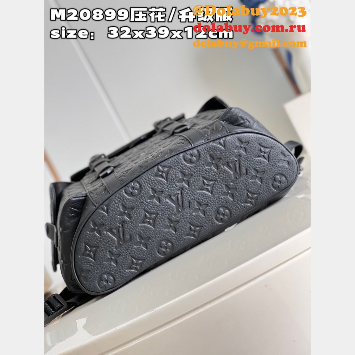 Louis Vuitton Christopher 7 Star M20899 Taurillon Men Bag