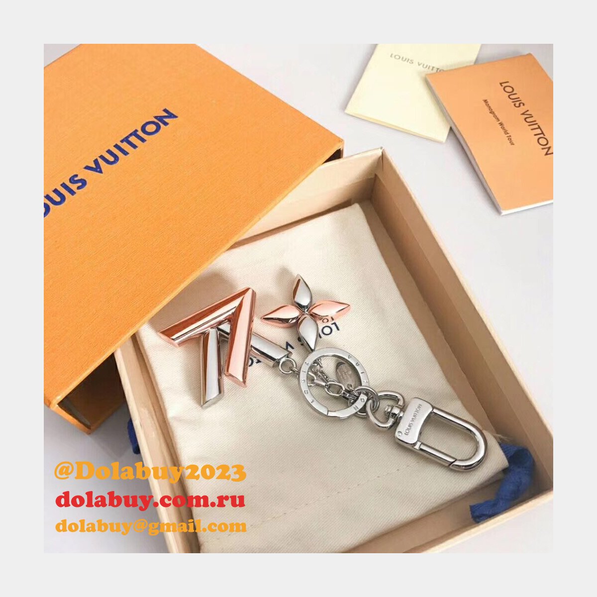 Louis Vuitton Twist bag charm M68197 Gold/silvery