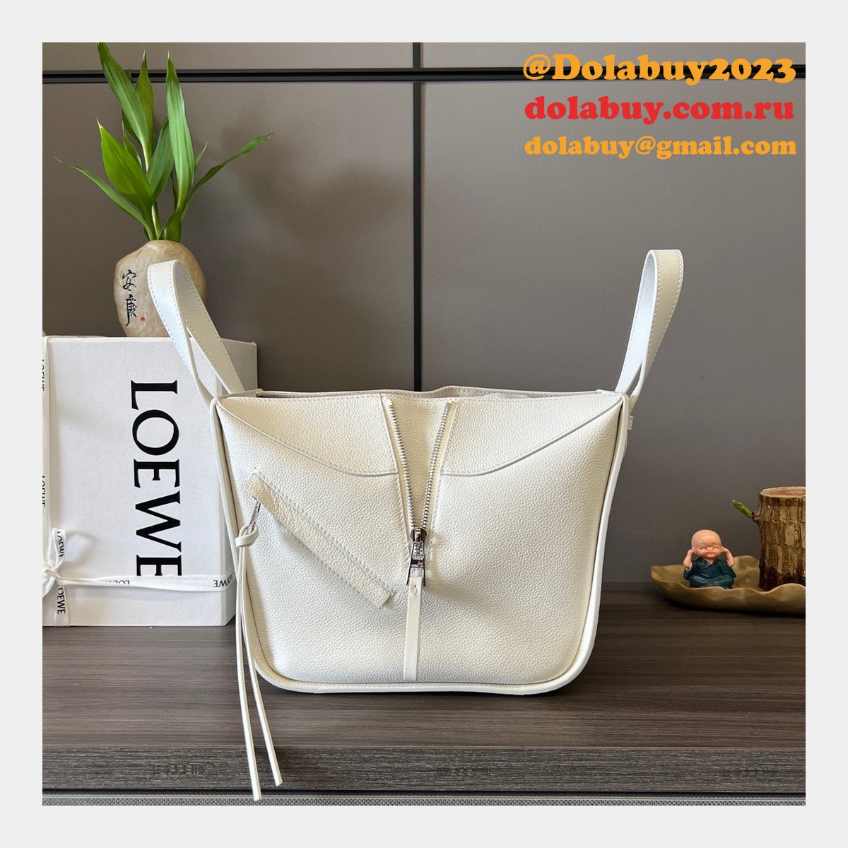 Compact Top Quality LOEWE Hammock Bag In Soft Grained Calfskin 20.8CM