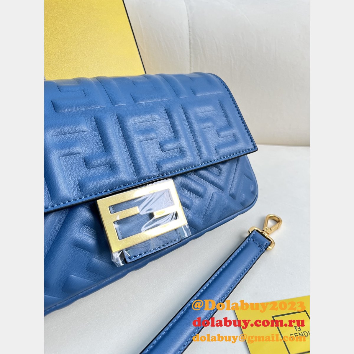 7 Star fendi Iconic Baguette Medium bag 211