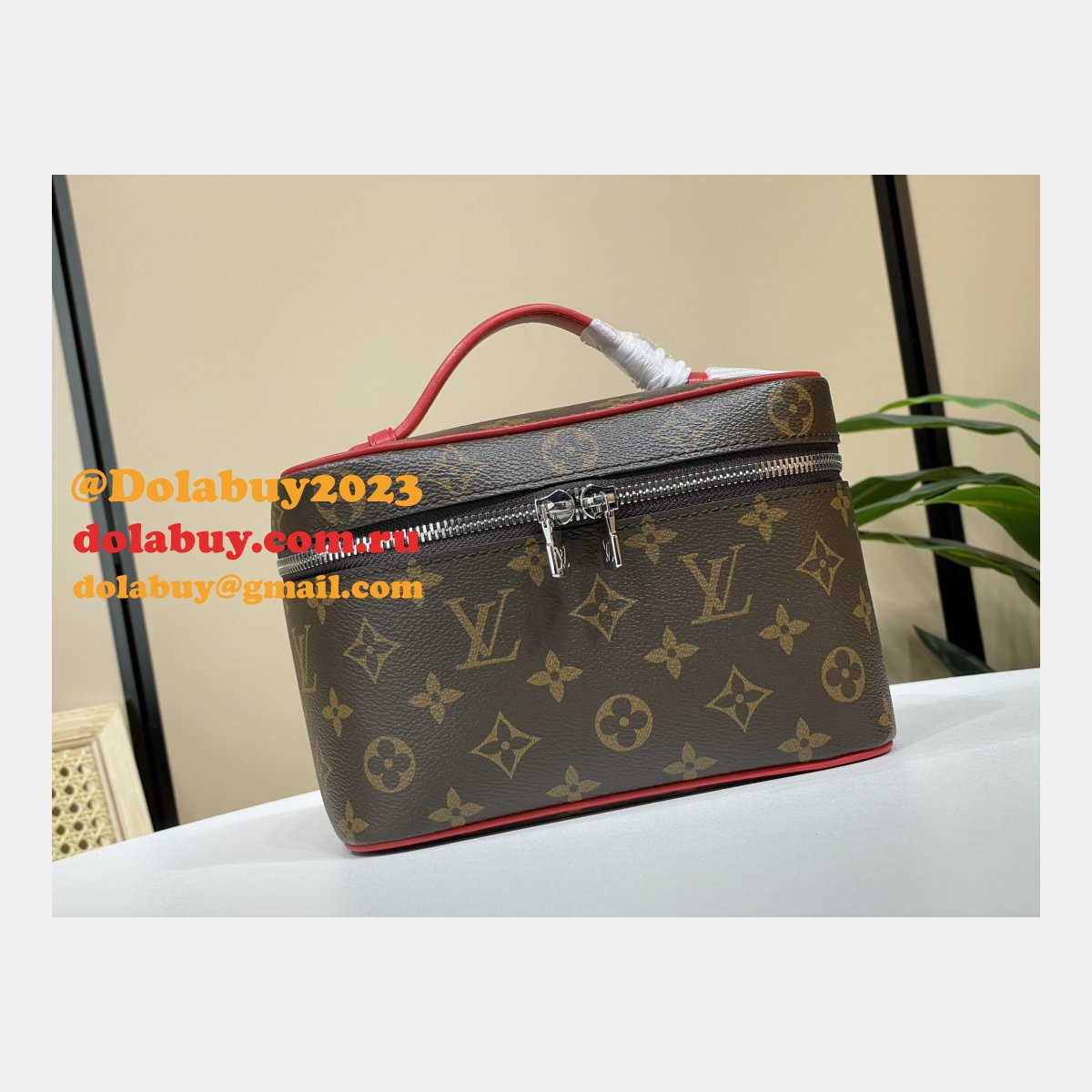 Nice Replica Mini Toiletry Pouch Louis Vuitton M44495 Perfect Bag