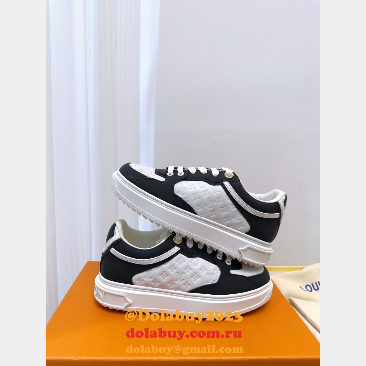 LOUIS VUITTON LUXURY Time Out Sneaker