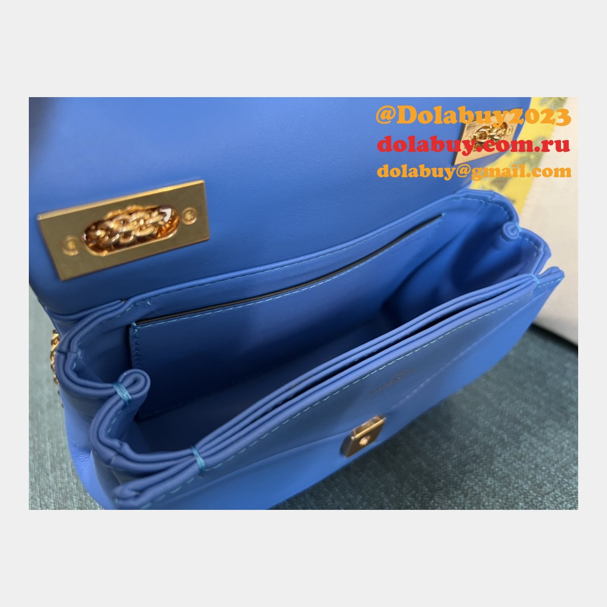 7 Star Valentino Garavani ONE STUD Chain Handbag