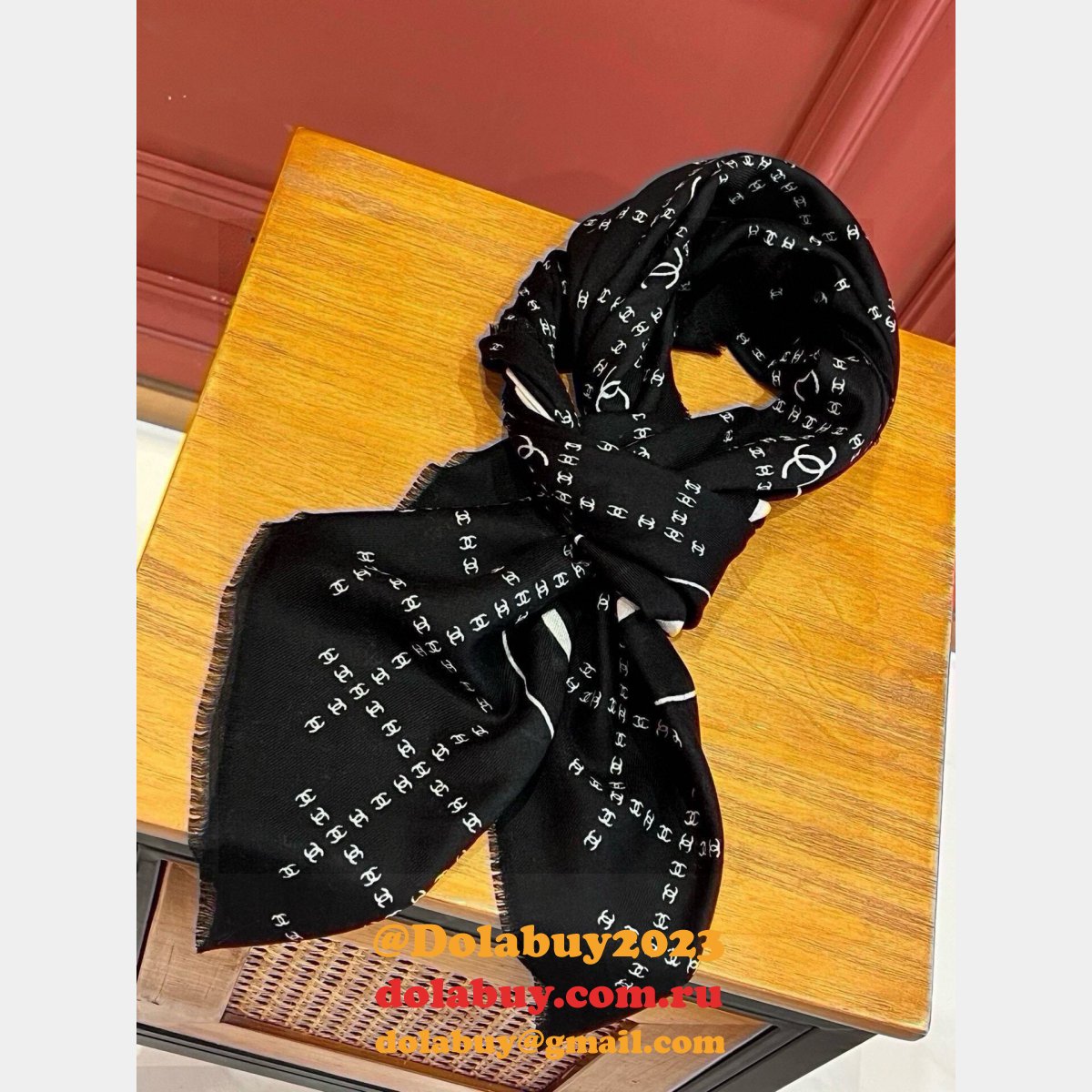 7 Star Top Replicas Double C Grid Square Scarf
