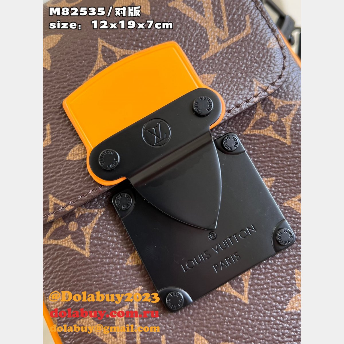 S-Lock Vertical Wearable Wallet Replica Louis Vuitton 7 Stars Bag