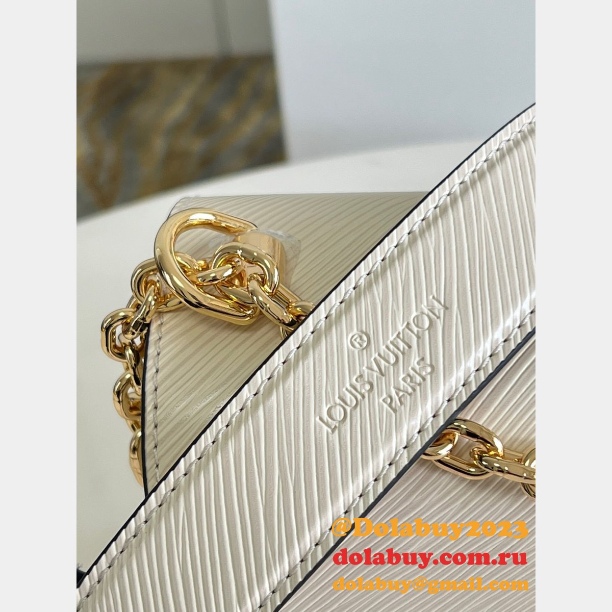 Louis Vuitton Replica M50280 Twist MM Epi Leather High Quality Designer