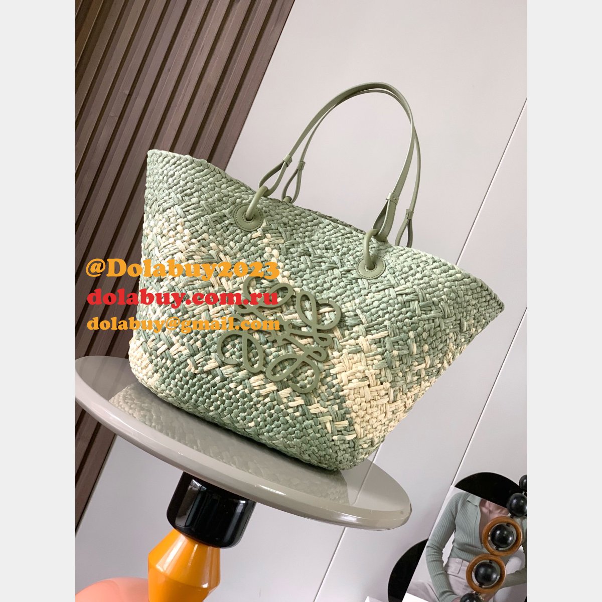 Perfect loewe Anagram Basket bag in iraca palm and calfskin 8008