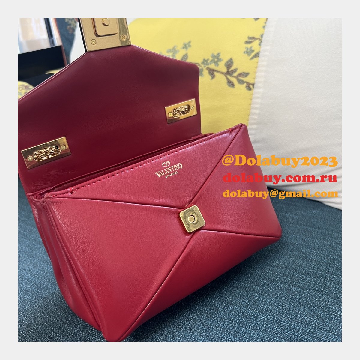 AAA+ Shop Valentino Garavani ONE STUD Chain Handbag