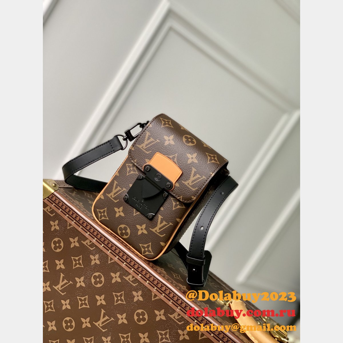 S-Lock Vertical wearable wallet M81522 Louis Vuitton Luxury Bag
