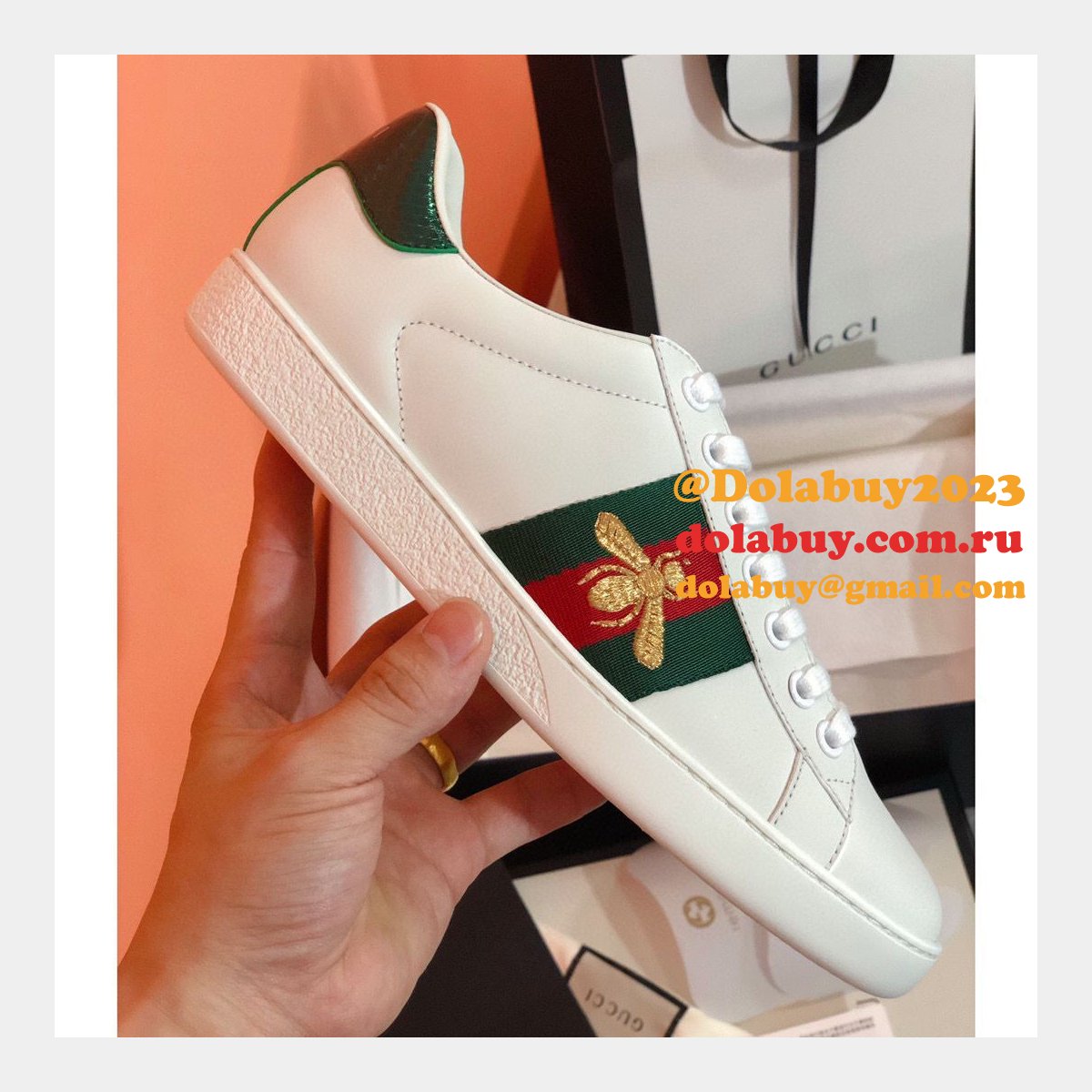 G*u*i ace sneaker with bee