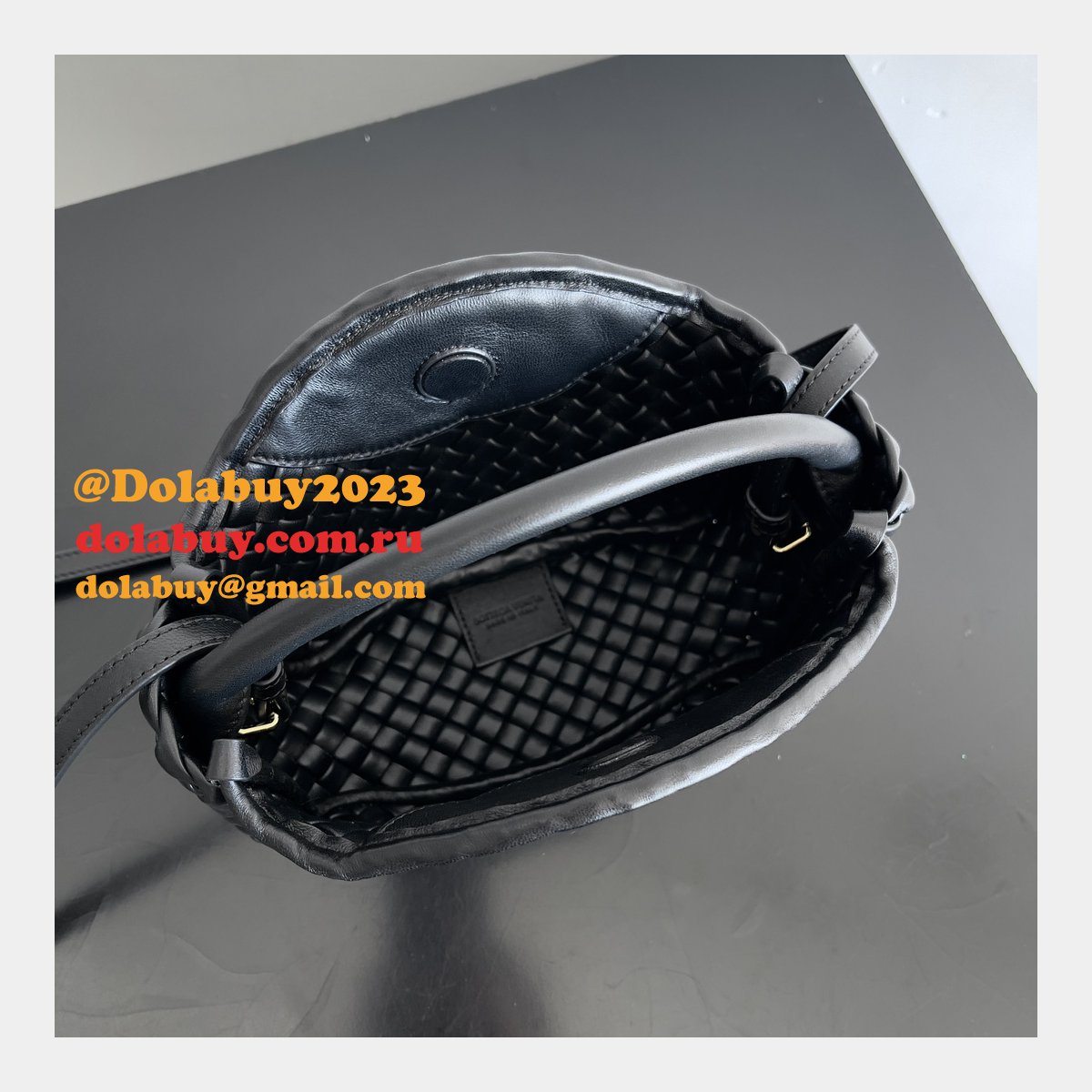 New BOTTEGA VENETA COBBLE Top Handle Bag