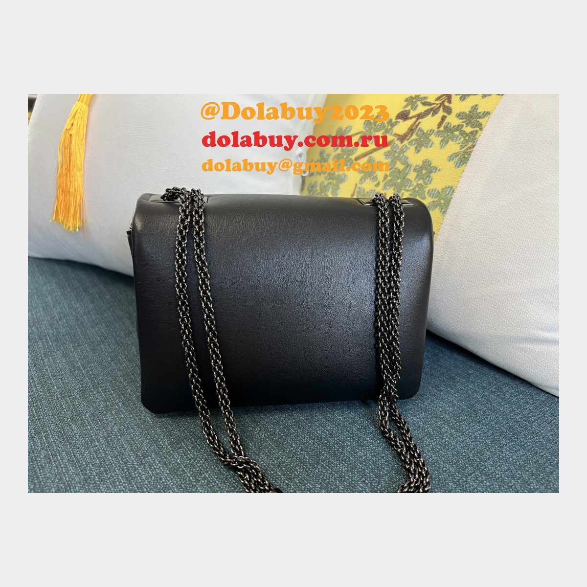 7 Star Valentino Garavani ONE STUD Chain Handbag