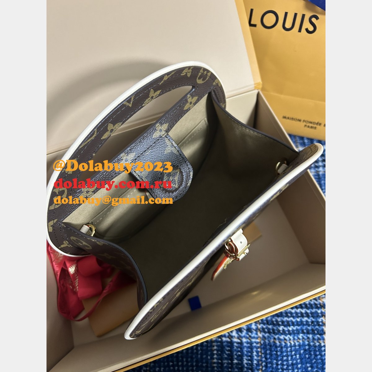 Around Me Fake Monogram Top M47117 Louis Vuitton Bag