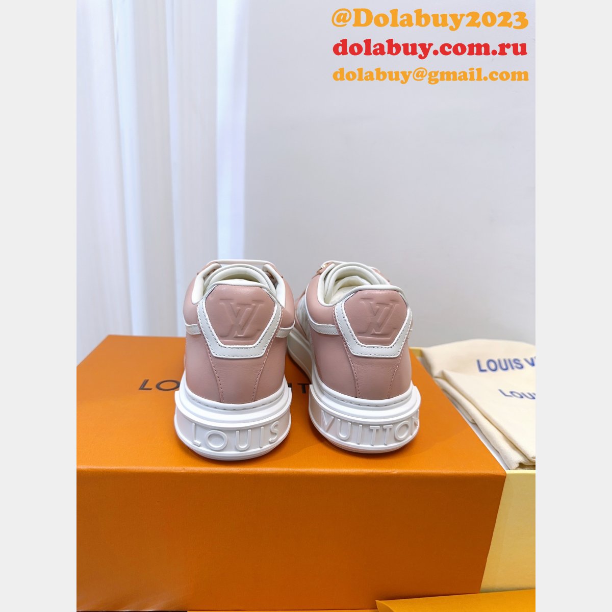 LOUIS VUITTON LUXURY Time Out Sneaker