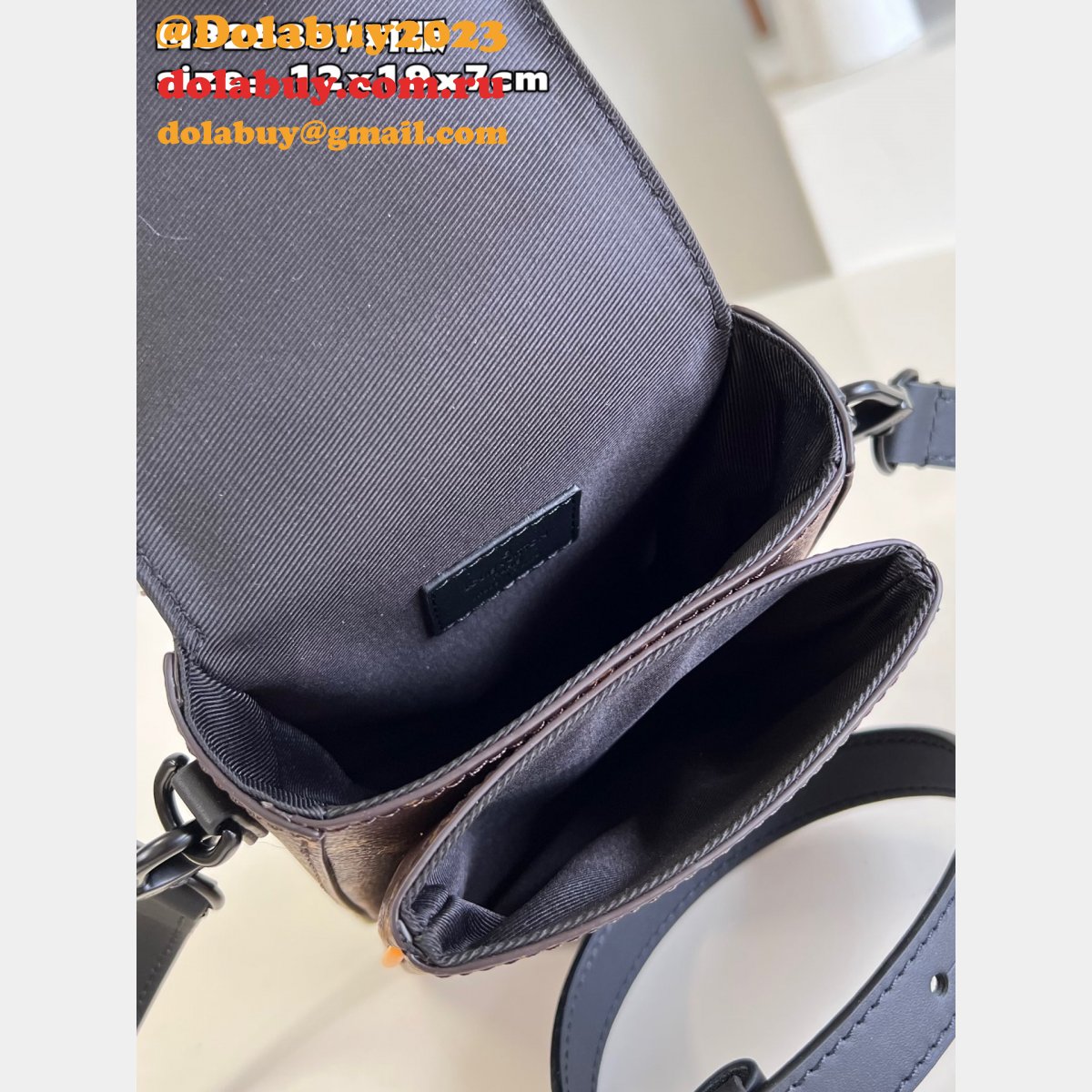 S-Lock Vertical Wearable Wallet Replica Louis Vuitton 7 Stars Bag