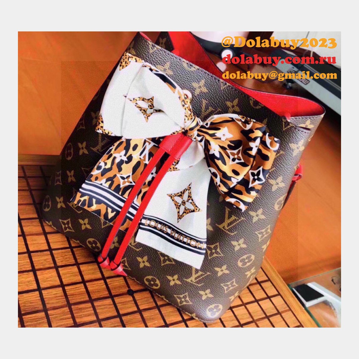 Louis Vuitton Luxury scarf for Sale Women