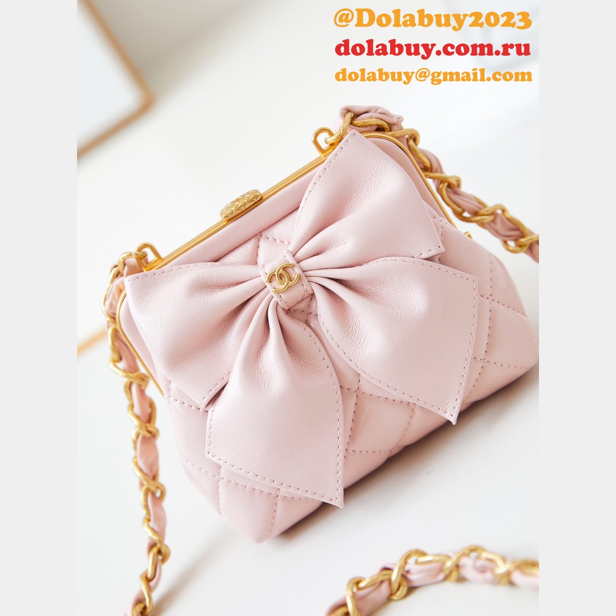 Perfect Replicas AP4028 Clutch With Chain 1:1 Mirror Bag