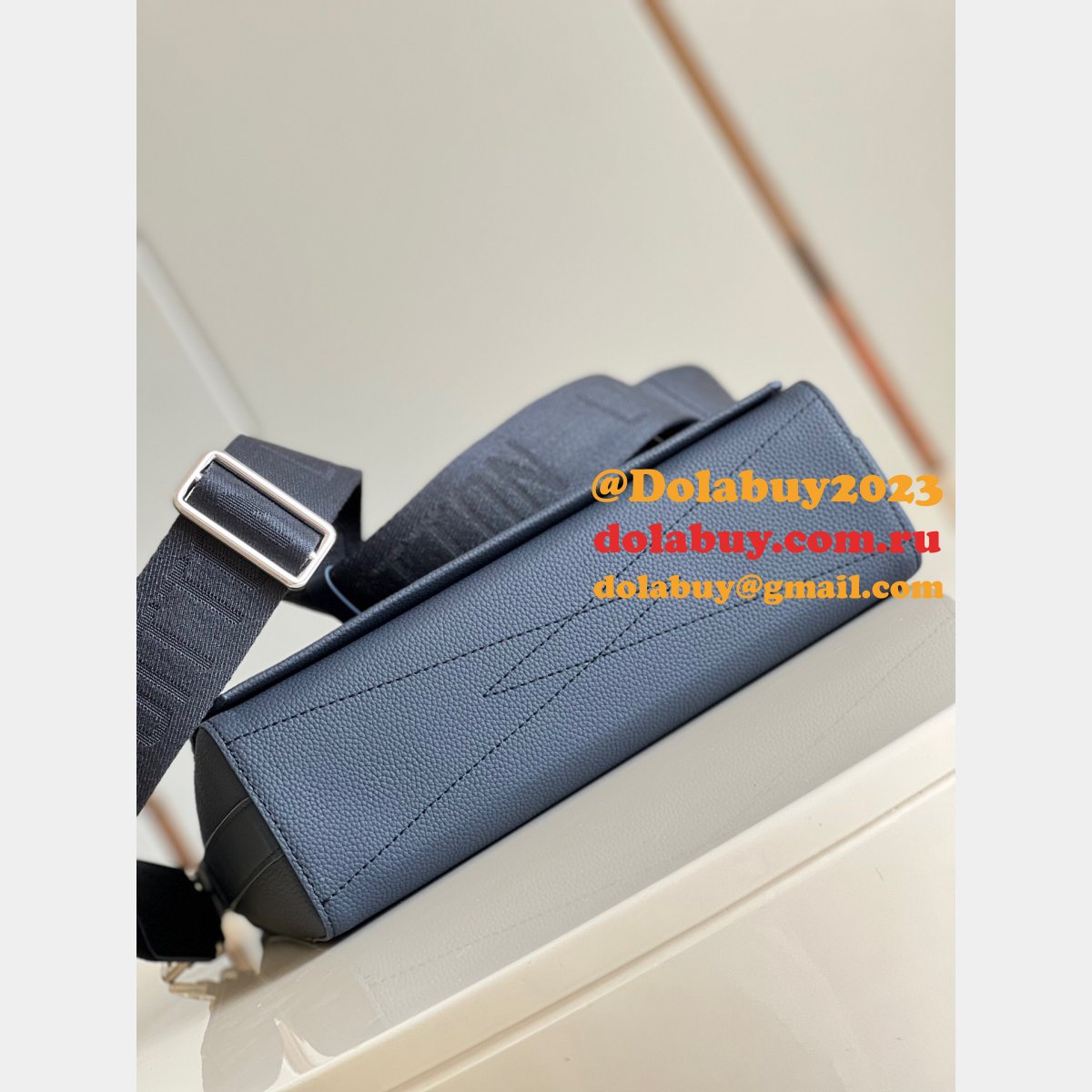 Replicas Louis Vuitton Takeoff Messenger H26 M21363 Men Bags