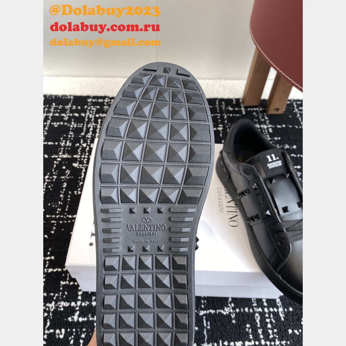 ROCKSTUD UNTITLED SNEAKER IN CALFSKIN LEATHER