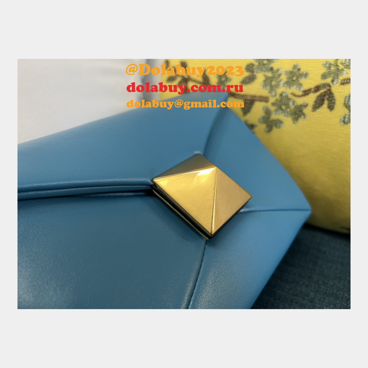 AAA+ Shop Valentino Garavani ONE STUD Chain Handbag