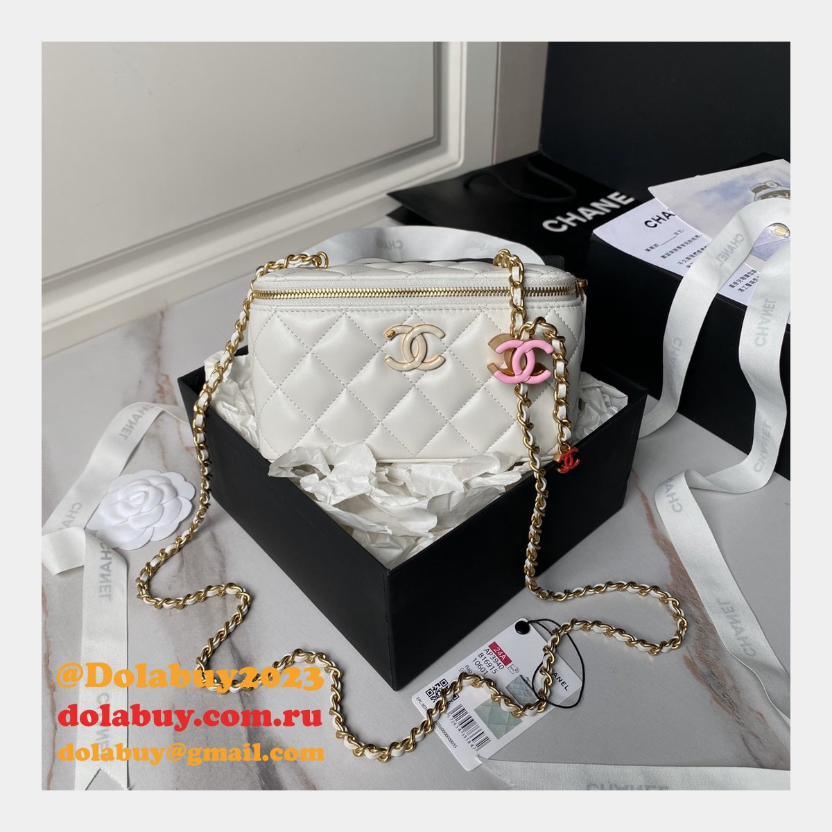 Top Quality Vanity AP3940 Classic Chain Replica Bag Black/White