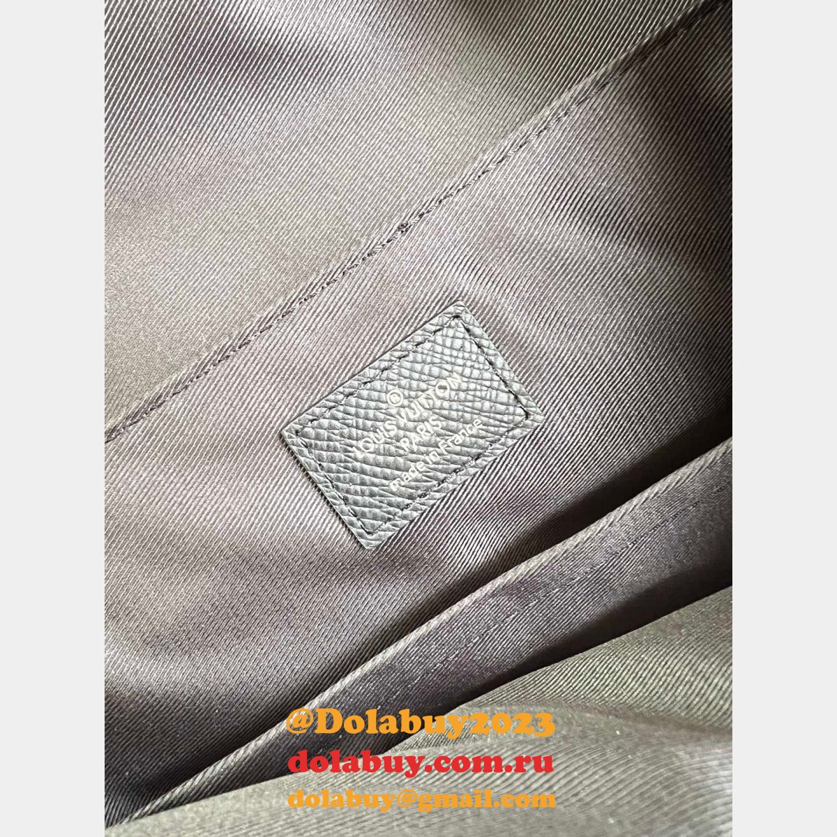 Louis Vuitton 1:1 Replica Designer M30850 District Taiga Leather Men Bags