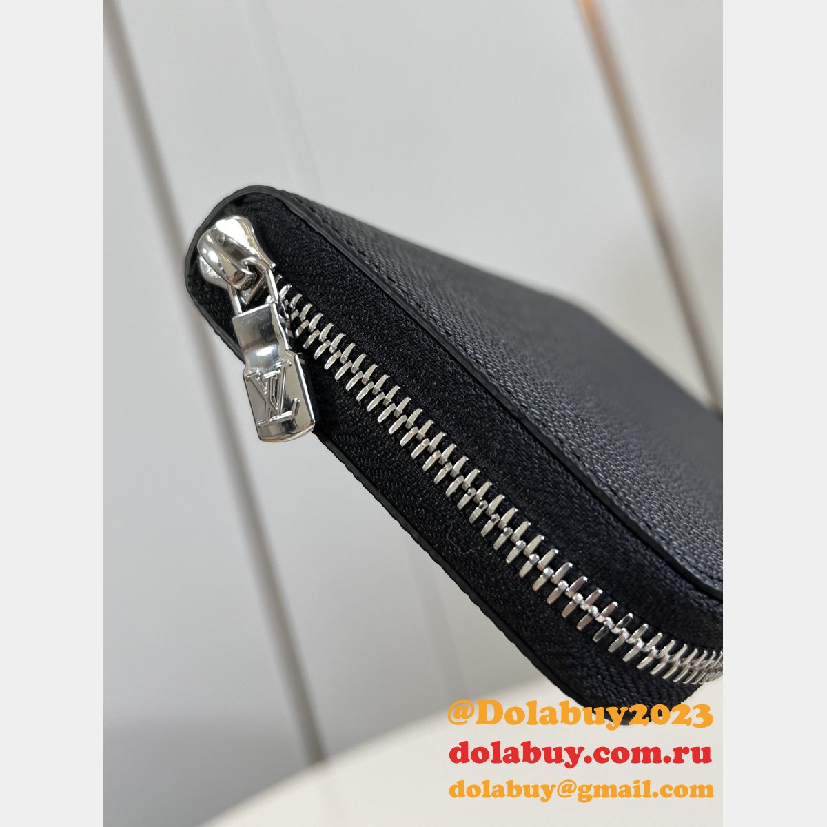 M11721/M31071 Zippy Wallet Horizontal Taiga Taurillon LV Wholesale Replica