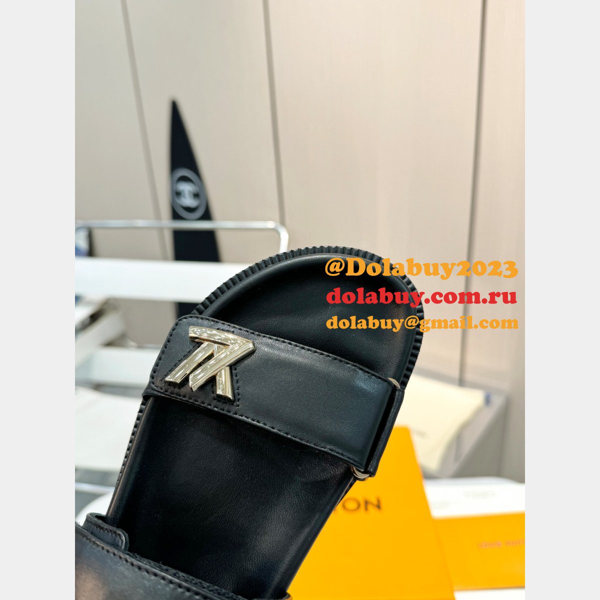 Top Quality LV Sunset Comfort Flat Sandal