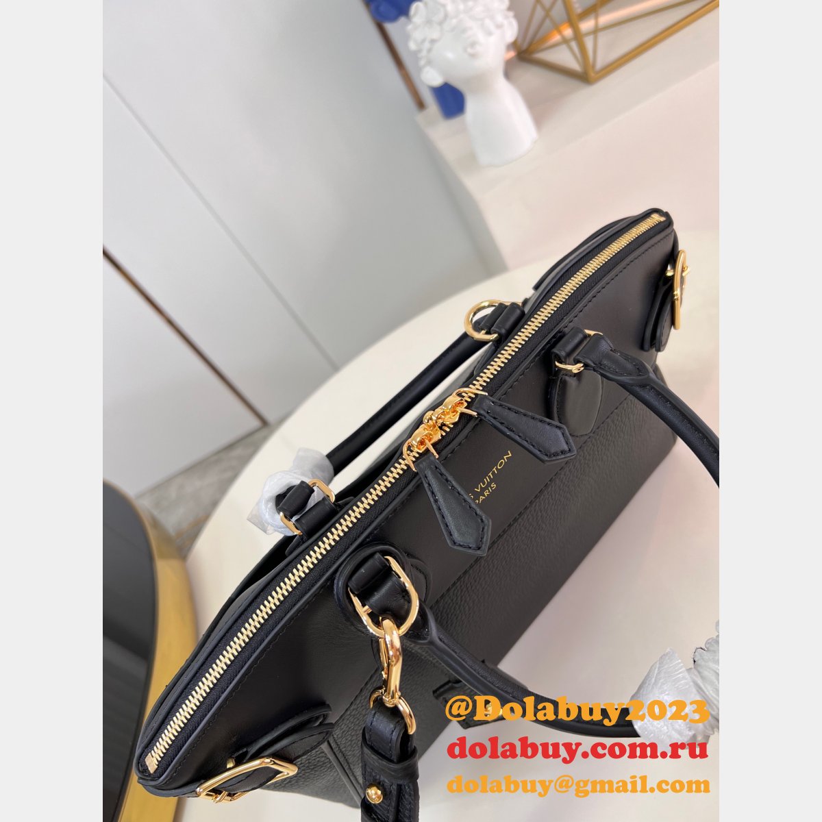 Inspired Latest Designs From Louis Vuitton Lock It M22914 Black Bag