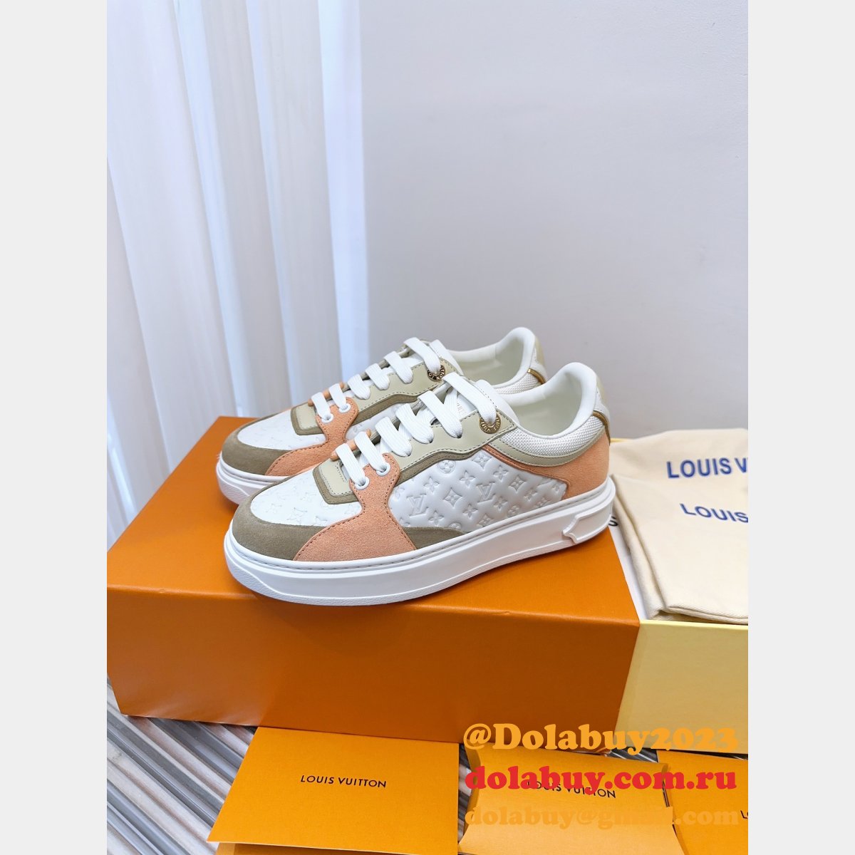 LOUIS VUITTON LUXURY Time Out Sneaker