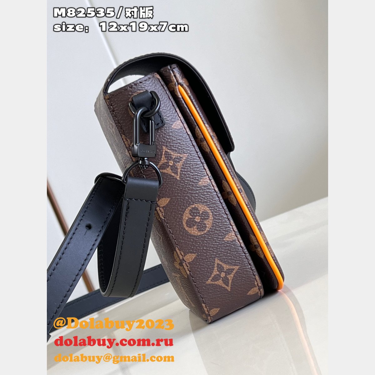 S-Lock Vertical Wearable Wallet Replica Louis Vuitton 7 Stars Bag