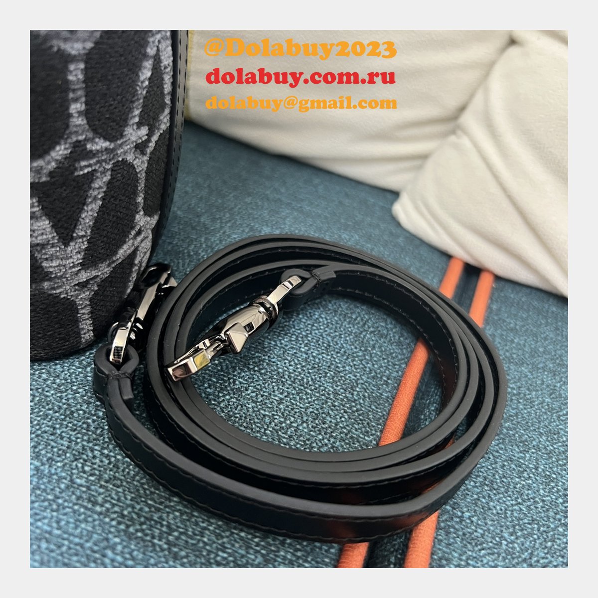 Designer VALENTINO GARAVANI V mini basket handbag