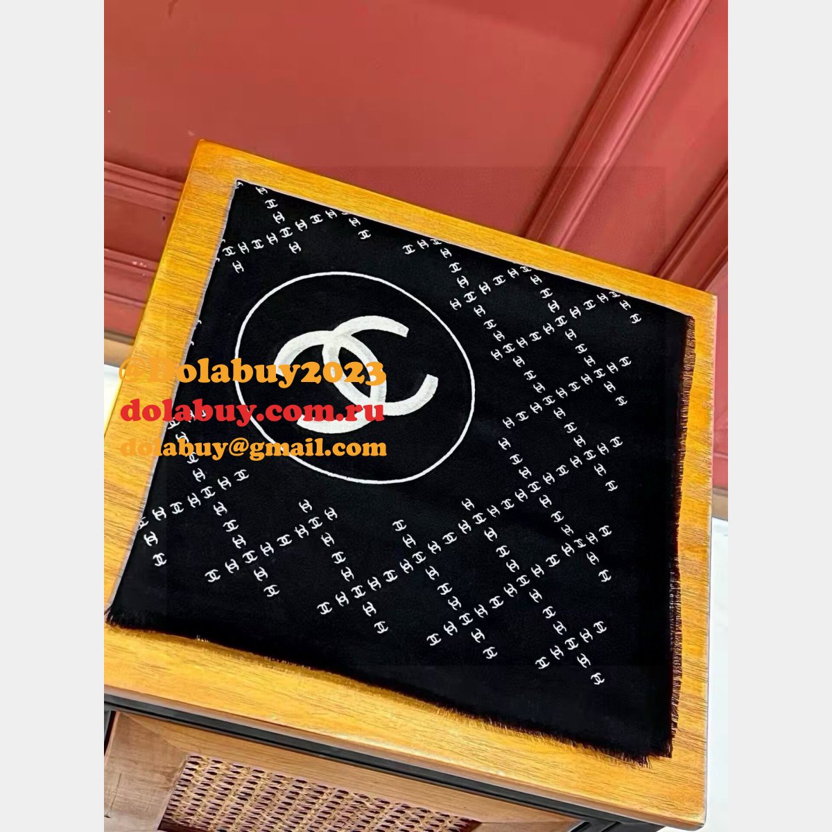 7 Star Top Replicas Double C Grid Square Scarf