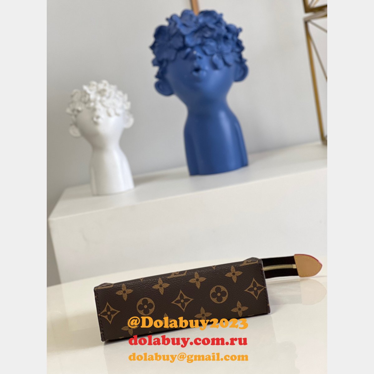 High Quality Designer Replica Louis Vuitton Purses M47546 Pouch