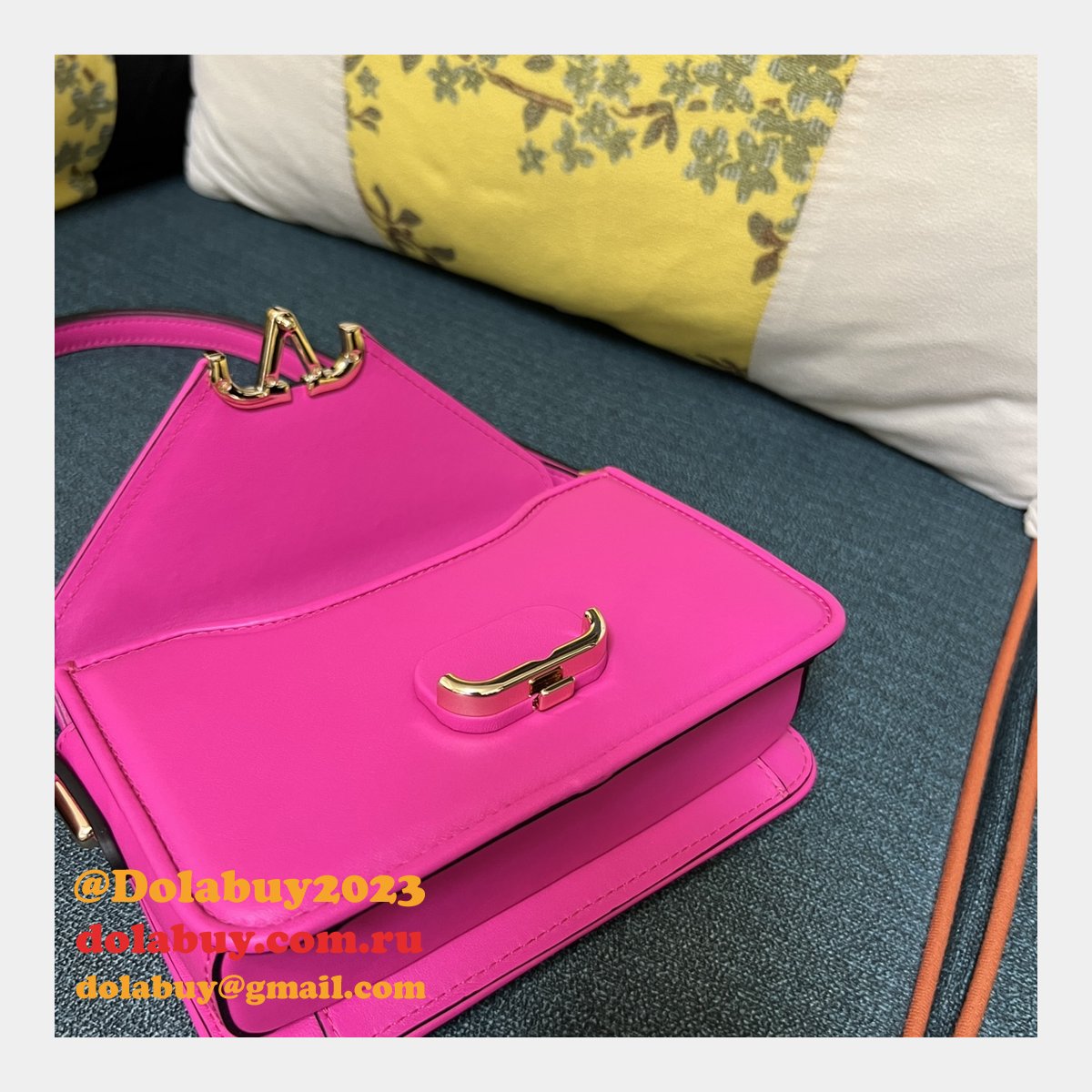 Wholesale VALENTINO GARAVANI LETTER VLOGO SIGNATURE handbag