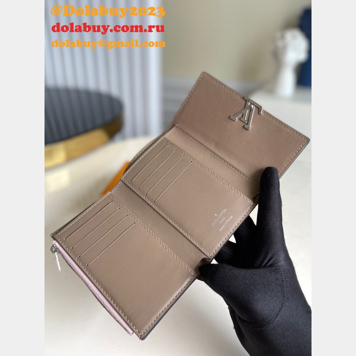 UK Louis Vuitton Best M62157 Capucines Wallet Luxury Taurillon Leather