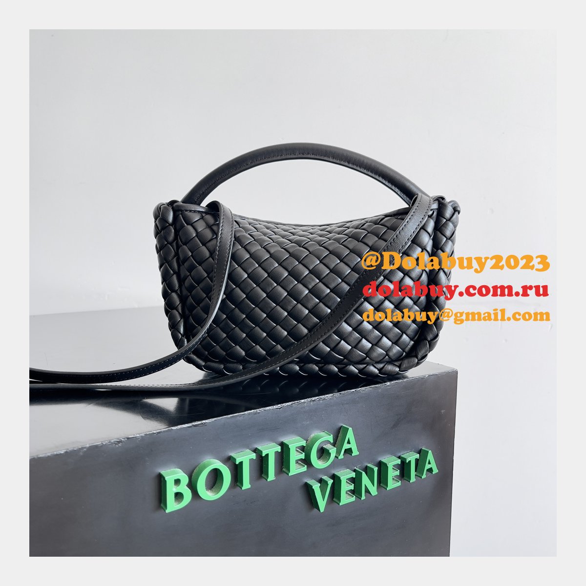 New BOTTEGA VENETA COBBLE Top Handle Bag